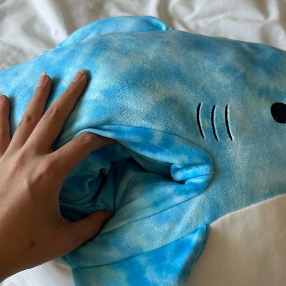 NEW with tags - Hugmallows, Squishmallows Blue Shark Plush - Picture 7 of 9